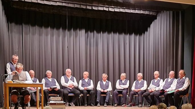 Unser Chor bei der Gestaltung der Weihnachtsfeiern des